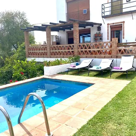 Espectacular Casa Con Piscina En *